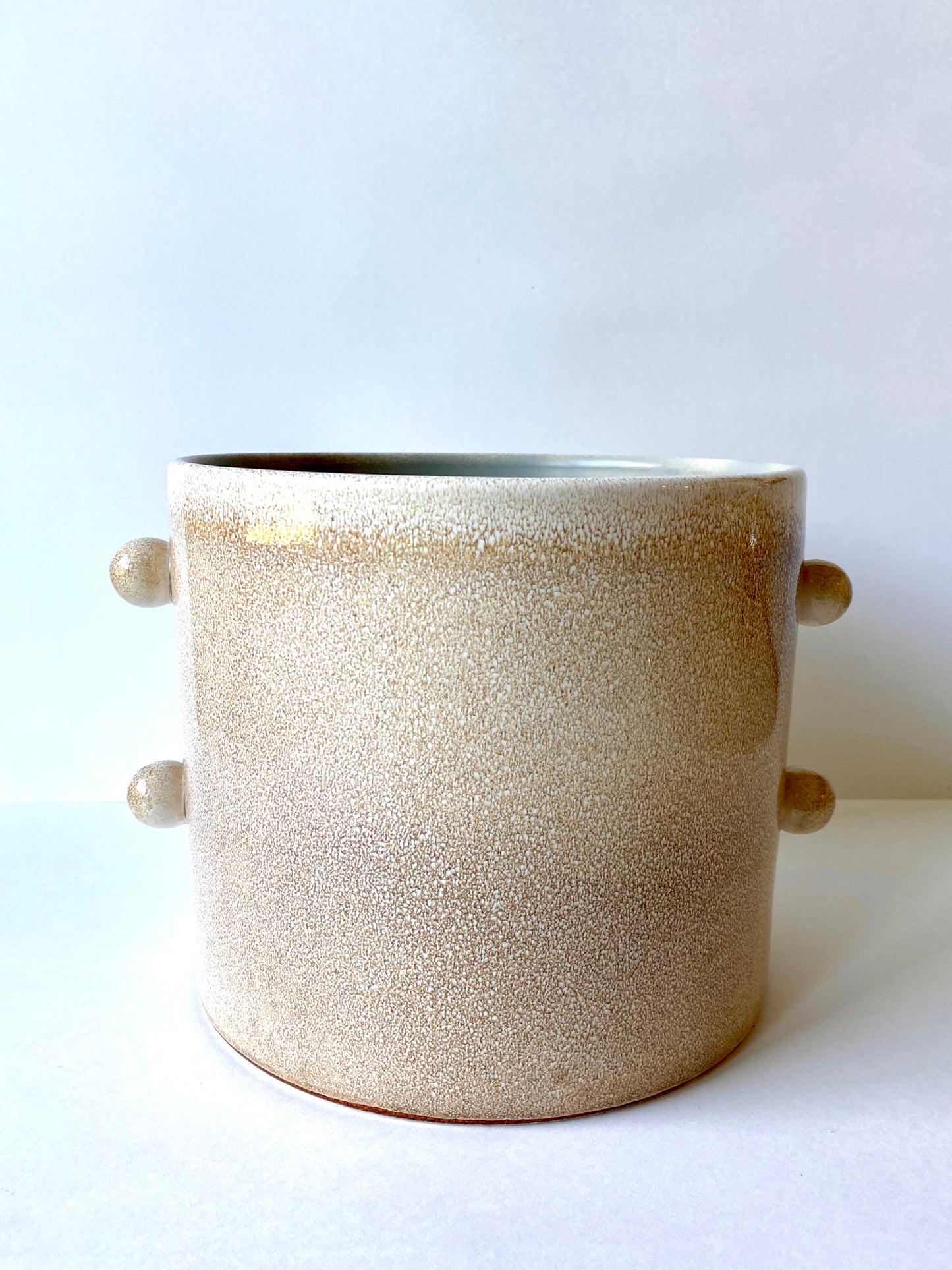 knobbed handle planter