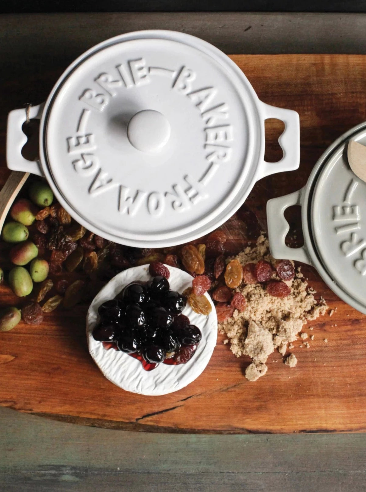 brie baker with lid and spreader