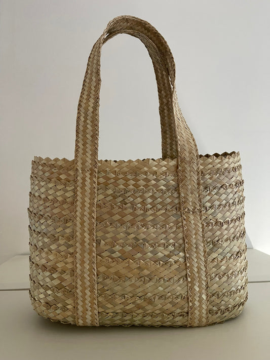 Silver Thatch Tote - Med