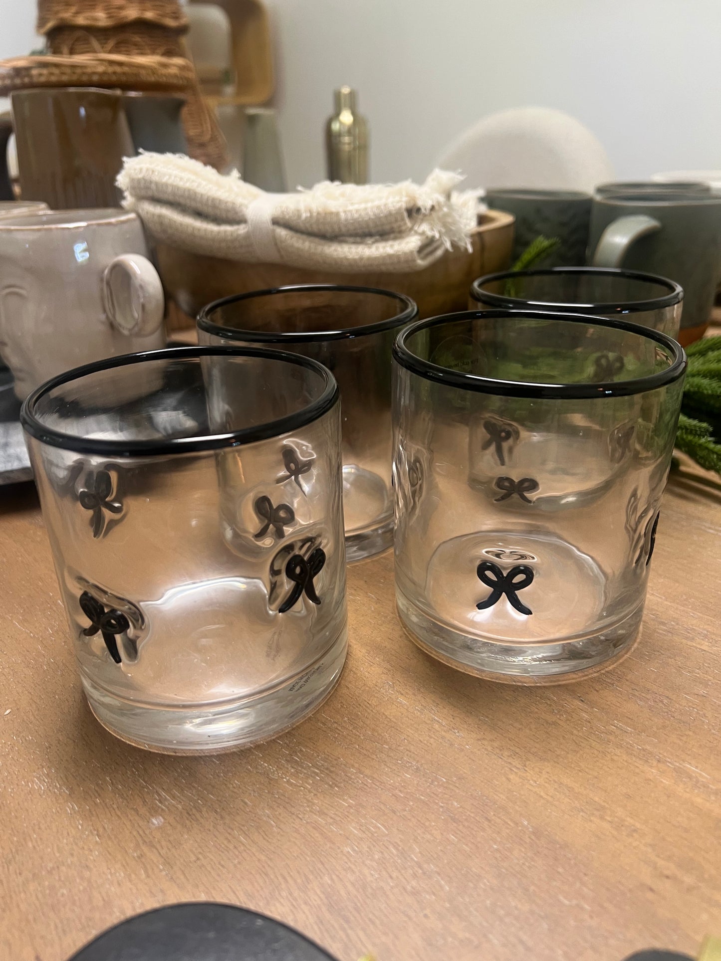 Black bow cup