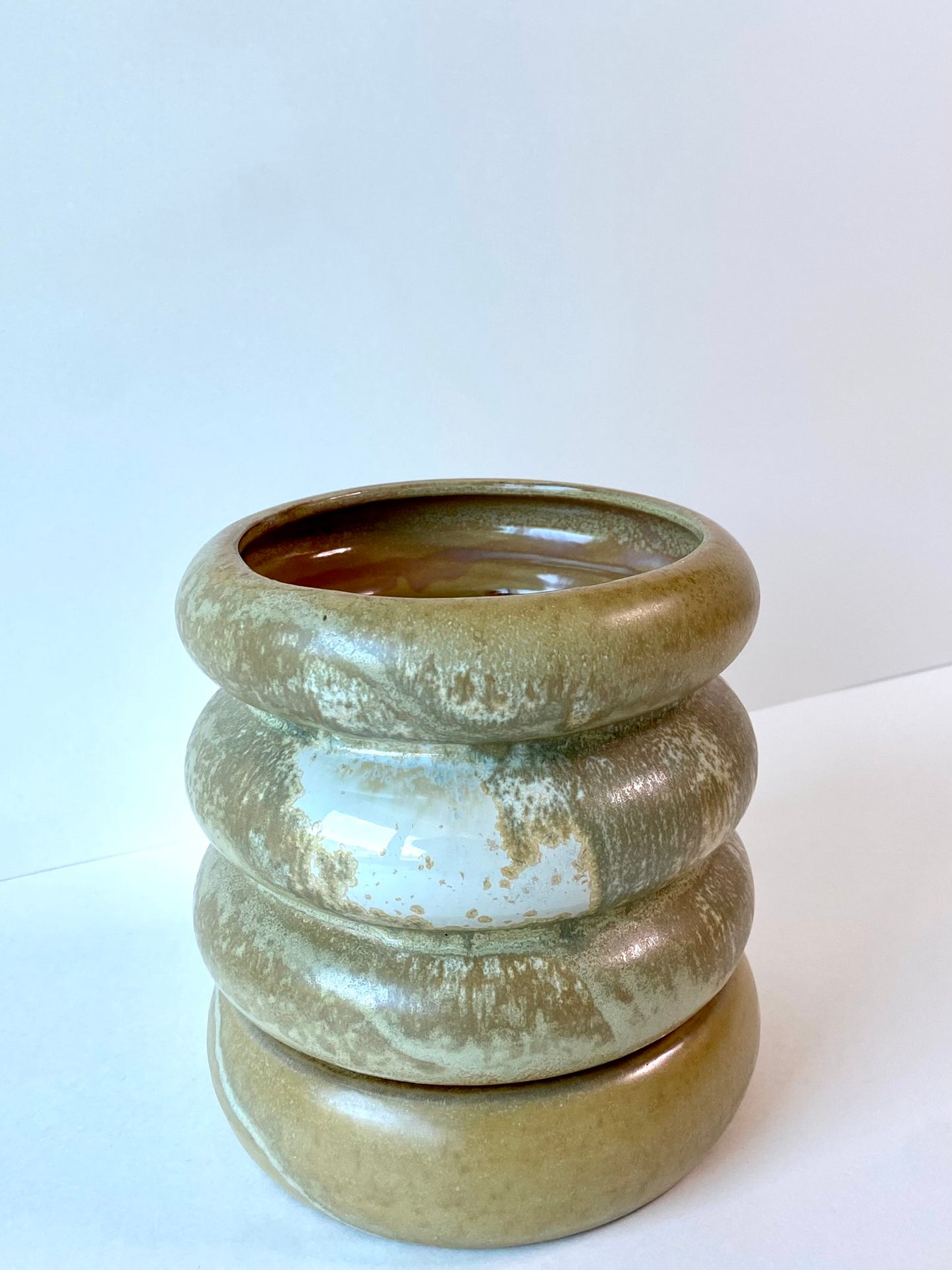 ringed planter with saucer