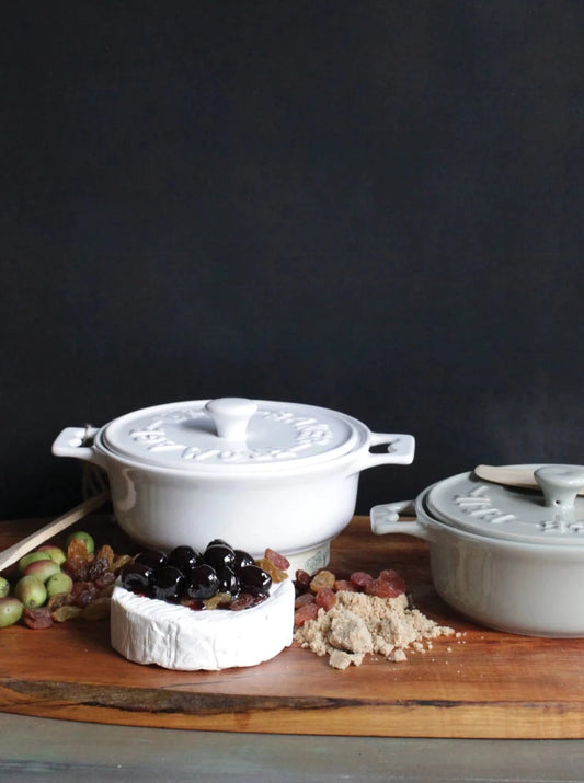 brie baker with lid and spreader