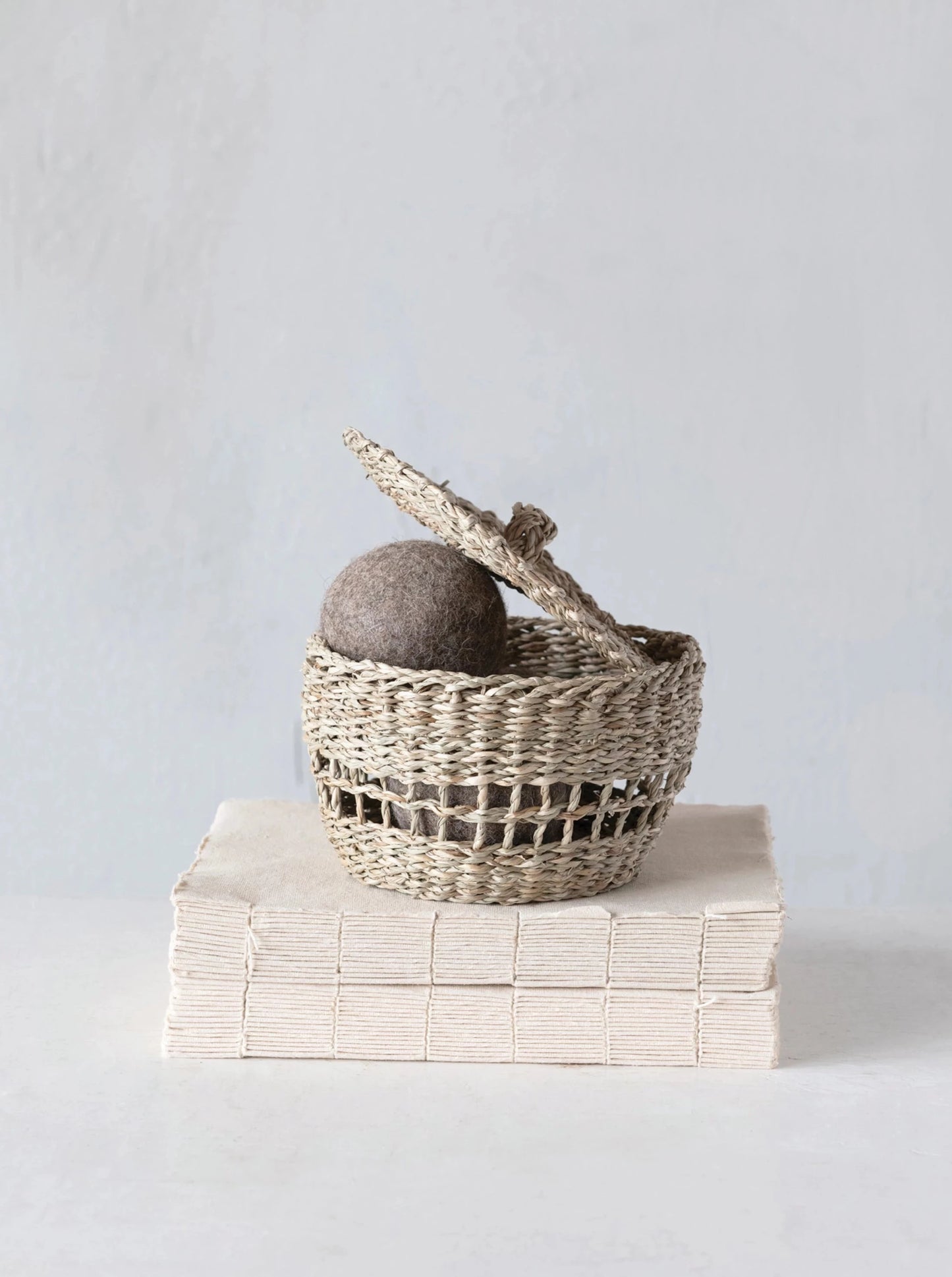 hand-woven seagrass basket with lid